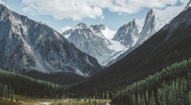 虫虫漫画读图小手势：盯因果词有没有乱用，立刻把标题改成问句（写作也能用）